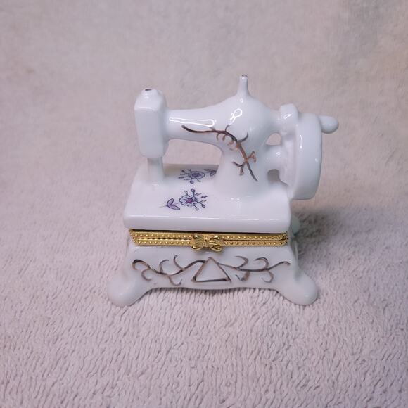 Porcelain White Gold Sewing Machine Trinket Box Vintage - Picture 1 of 6